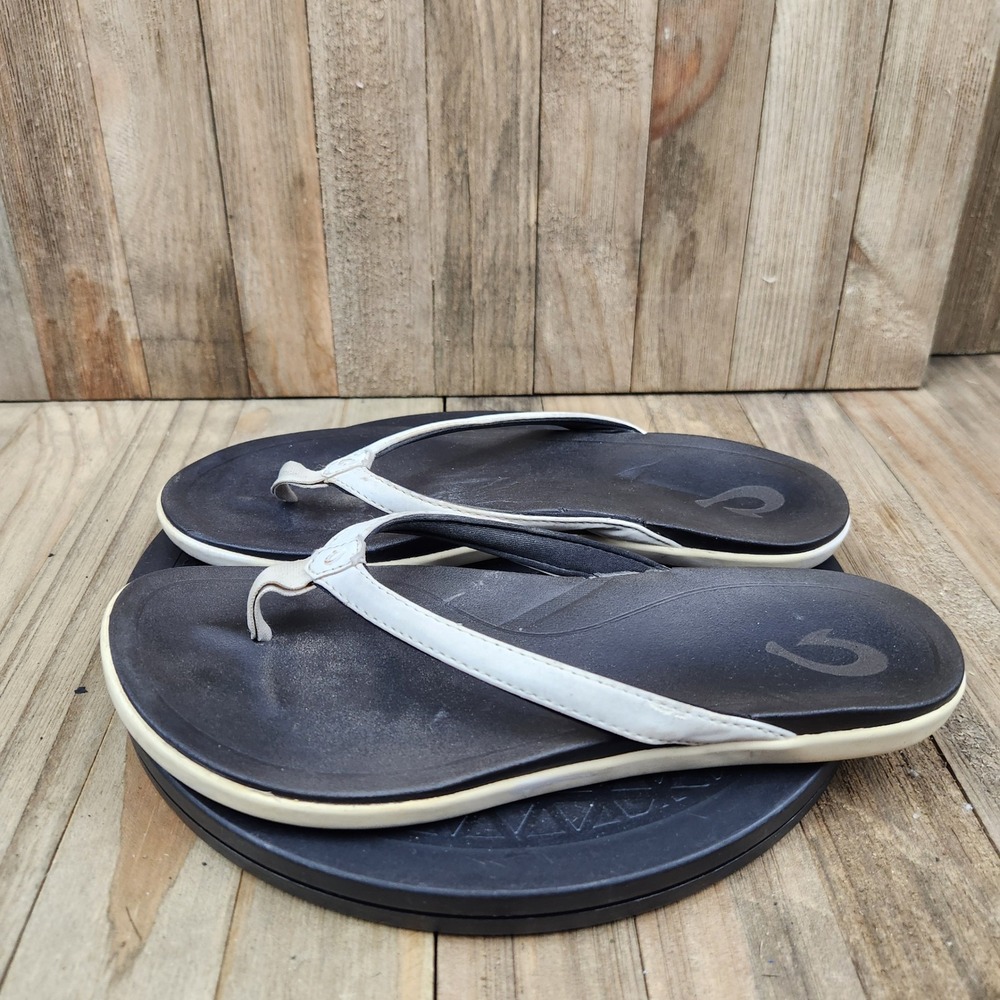 OluKai Ho'opio Womens size 6 Flip Flops White Black Sandals